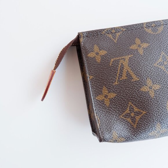Authentic Preowned Louis Vuitton Monogram Toiletry 15 - Picture 3 of 11